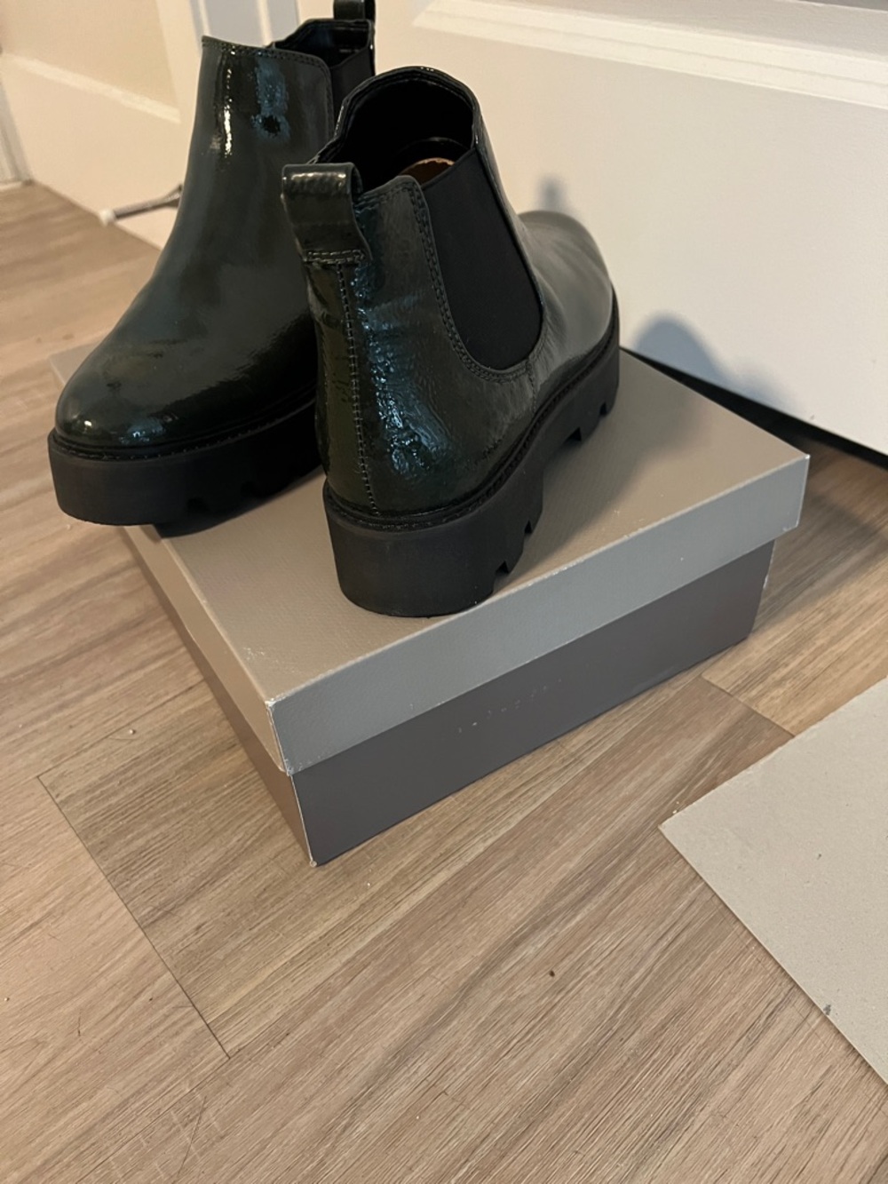 Fashionable Franco Sarto  Stunning Patent Leather Chelsea Boots in Dark Green - Picture 2 of 6